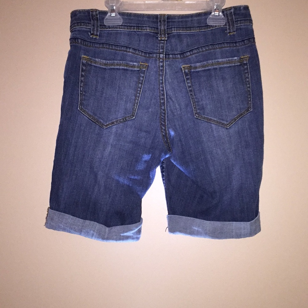 Basic jean shorts - Picture 2 of 3